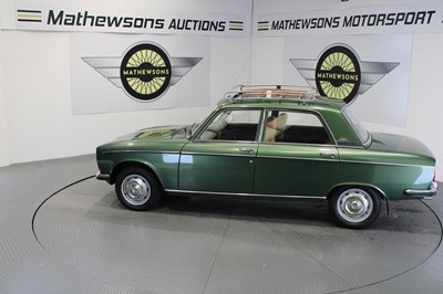 Lot 104 - 1975 PEUGEOT 304