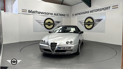 Lot 136 - 2004 ALFA ROMEO SPIDER JTS LUSSO