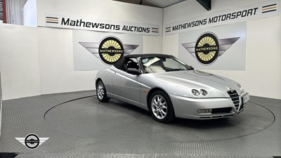 Lot 136 - 2004 ALFA ROMEO SPIDER JTS LUSSO