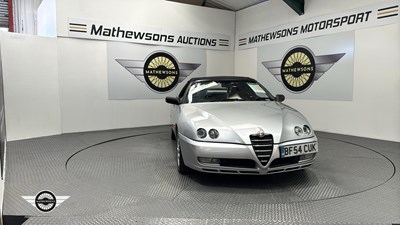 Lot 136 - 2004 ALFA ROMEO SPIDER JTS LUSSO