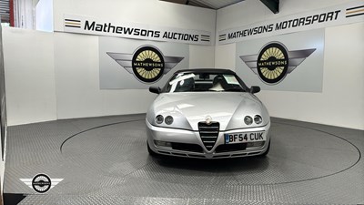 Lot 136 - 2004 ALFA ROMEO SPIDER JTS LUSSO