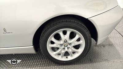 Lot 136 - 2004 ALFA ROMEO SPIDER JTS LUSSO