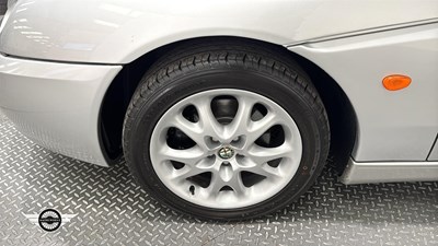 Lot 136 - 2004 ALFA ROMEO SPIDER JTS LUSSO