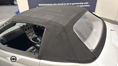 Lot 136 - 2004 ALFA ROMEO SPIDER JTS LUSSO
