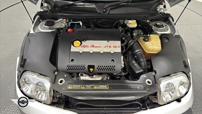 Lot 136 - 2004 ALFA ROMEO SPIDER JTS LUSSO