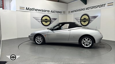 Lot 136 - 2004 ALFA ROMEO SPIDER JTS LUSSO