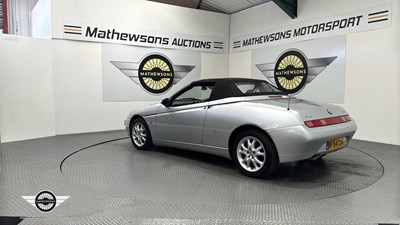 Lot 136 - 2004 ALFA ROMEO SPIDER JTS LUSSO
