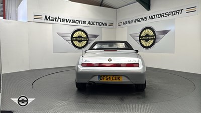 Lot 136 - 2004 ALFA ROMEO SPIDER JTS LUSSO