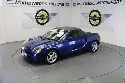 Lot 48 - 2000 TOYOTA MR2 ROADSTER VVTI