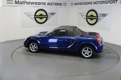 Lot 48 - 2000 TOYOTA MR2 ROADSTER VVTI