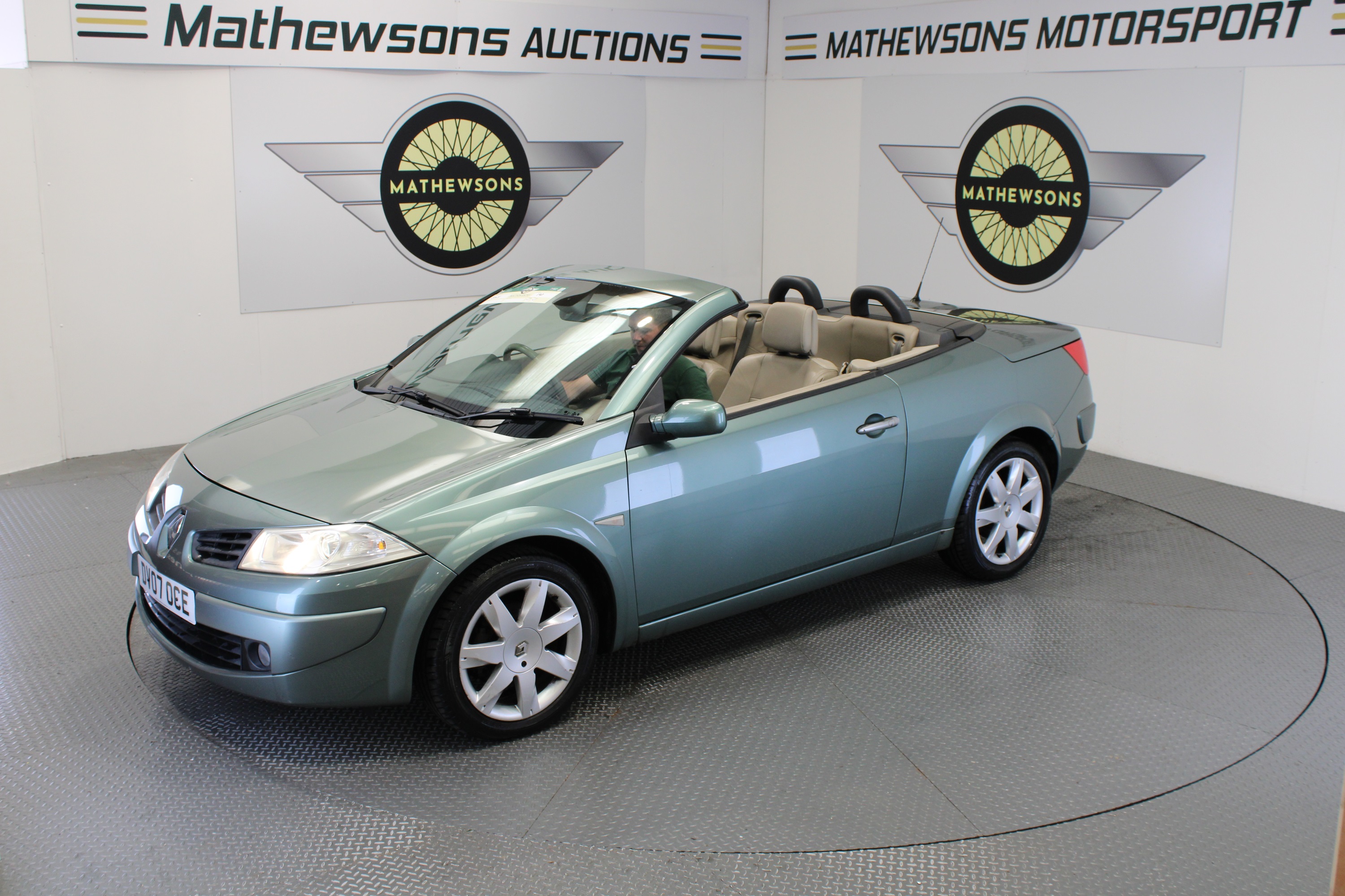 lot-190-2007-renault-megane-priv-c-c-dci
