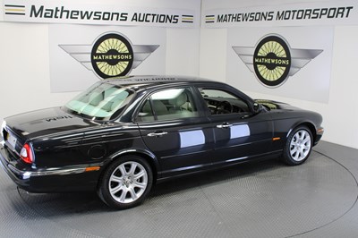 Lot 262 - 2005 JAGUAR XJ8 V8 SPORT AUTO