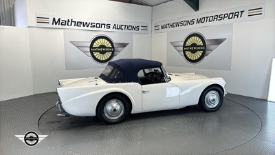 Lot 510 - 1960 DAIMLER SP 250
