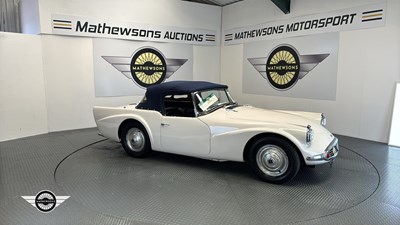 Lot 510 - 1960 DAIMLER SP 250