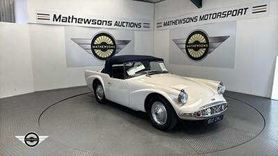 Lot 510 - 1960 DAIMLER SP 250