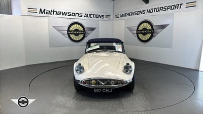 Lot 510 - 1960 DAIMLER SP 250