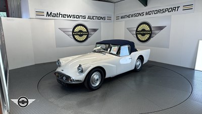 Lot 510 - 1960 DAIMLER SP 250