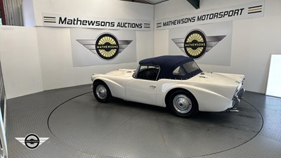 Lot 510 - 1960 DAIMLER SP 250