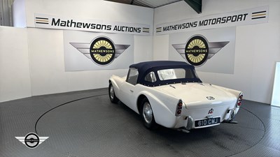 Lot 510 - 1960 DAIMLER SP 250