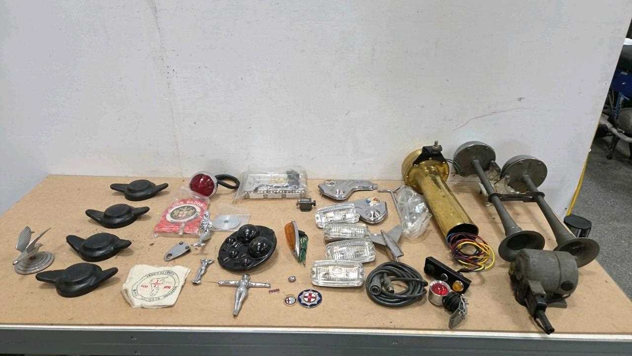 Lot 123 - SELECTION OF LIGHTS , MASCOTS & HORNS