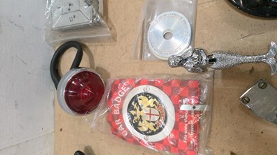Lot 123 - SELECTION OF LIGHTS , MASCOTS & HORNS
