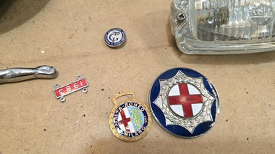 Lot 123 - SELECTION OF LIGHTS , MASCOTS & HORNS