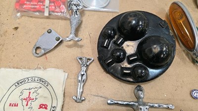 Lot 123 - SELECTION OF LIGHTS , MASCOTS & HORNS