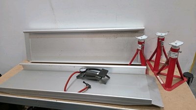 Lot 685 - PAIR OF ALLY 43" RAMPS , AXLE STANDS AND FOOT PUMP