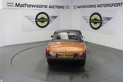 Lot 586 - 1981 MG B