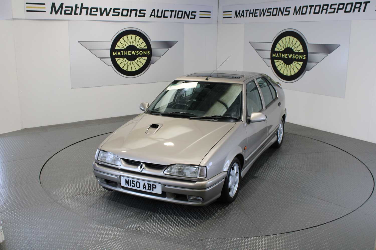 Lot 612 - 1995 RENAULT 19 EXECUTIVE 16V