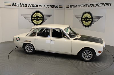 Lot 694 - 1964 TRIUMPH 2000