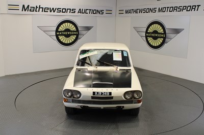 Lot 694 - 1964 TRIUMPH 2000
