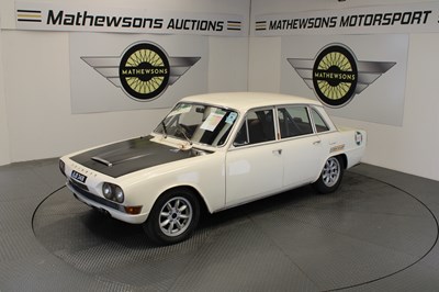 Lot 694 - 1964 TRIUMPH 2000
