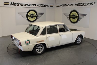 Lot 694 - 1964 TRIUMPH 2000