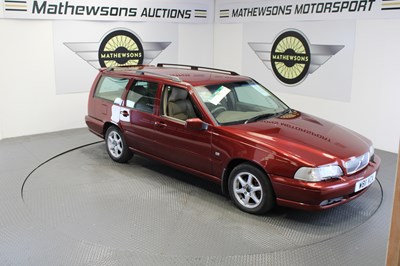 Lot 670 - 2000 VOLVO V70 CLASSIC AUTO