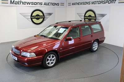 Lot 670 - 2000 VOLVO V70 CLASSIC AUTO