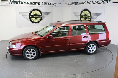 Lot 670 - 2000 VOLVO V70 CLASSIC AUTO