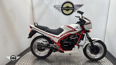 Lot 637 - 1983 HONDA VF400FD