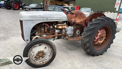 Lot 852 - GREY FERGUSON TRACTOR