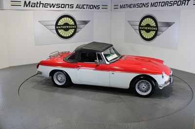 Lot 533 - 1974 MG B