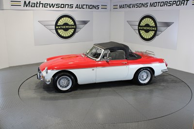 Lot 533 - 1974 MG B