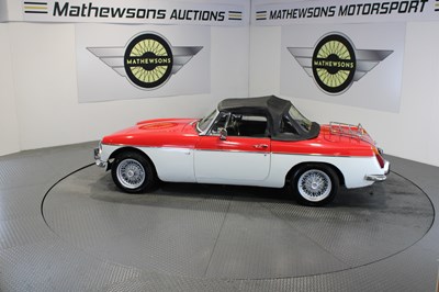 Lot 533 - 1974 MG B