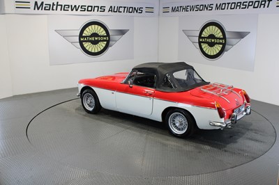 Lot 533 - 1974 MG B