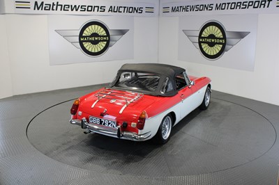 Lot 533 - 1974 MG B