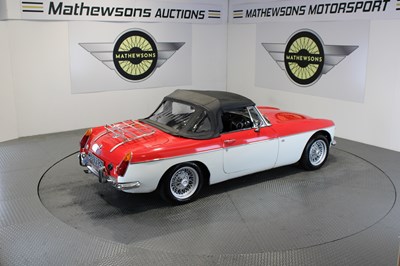 Lot 533 - 1974 MG B