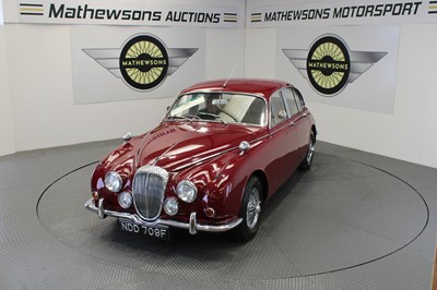 Lot 695 - 1968 DAIMLER V8 250