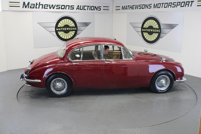 Lot 695 - 1968 DAIMLER V8 250