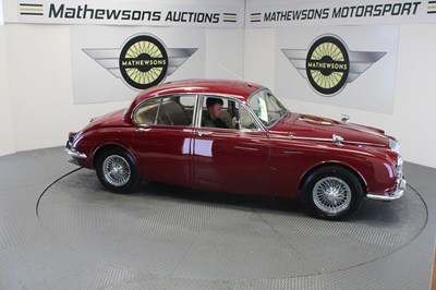 Lot 695 - 1968 DAIMLER V8 250