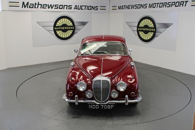 Lot 695 - 1968 DAIMLER V8 250