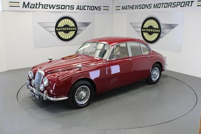 Lot 695 - 1968 DAIMLER V8 250